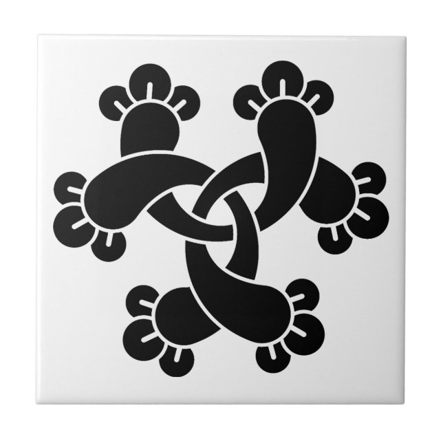 Six interlocking cloves tile (Front)