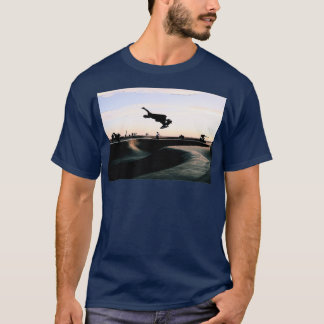 skater extreme stunt using skateboard in extreme o T-Shirt