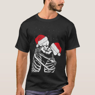 Skeleton Kissing Couple Santa Hat Snow Cool Christ T-Shirt