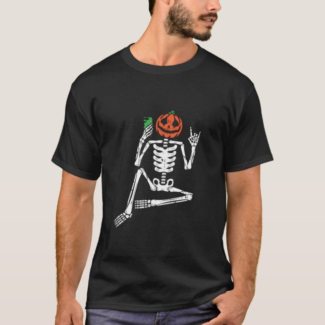Skeleton Selfie Pumpkin HeaD Halloween Design Funn T-Shirt (Front)