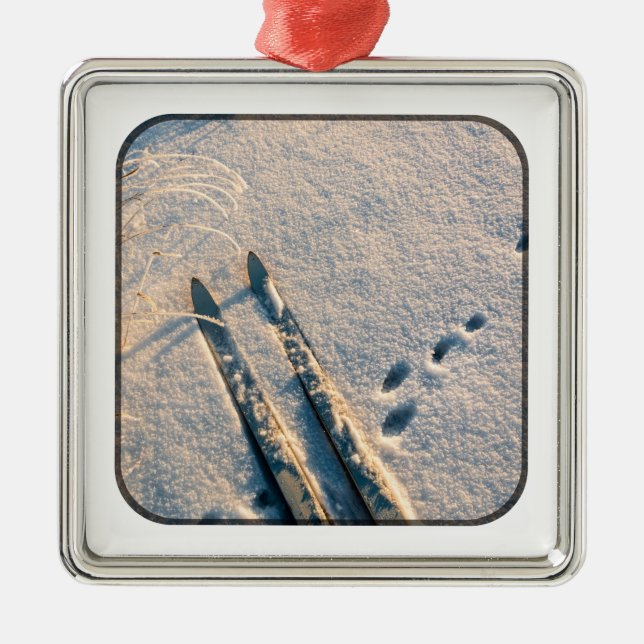 Ski track metal tree decoration (Front)