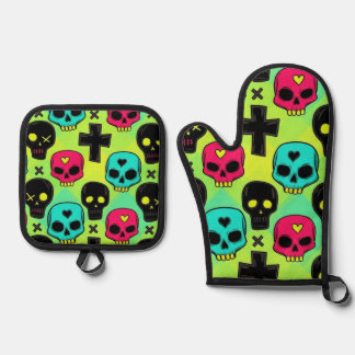 Skull Pattern Oven Mitt & Pot Holder Set