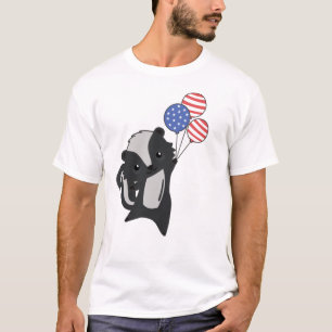 Skunk Funny Cat 4th Of July American Flag T-Shirt