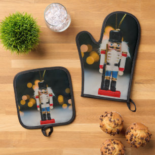SlipperyJoe's Christmas classic nutcracker ornamen Oven Mitt & Pot Holder Set