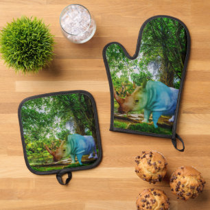 SlipperyJoe's rhinoceros lush tropical setting pri Oven Mitt & Pot Holder Set