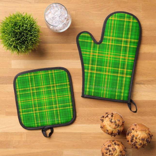 SlipperyJoe's Saint Patrick's Day Irish-inspired r Oven Mitt & Pot Holder Set (Top Down)
