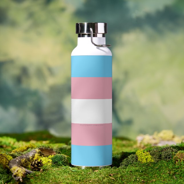 SlipperyJoe's transgender pride flag visibility di Water Bottle (Outdoor)