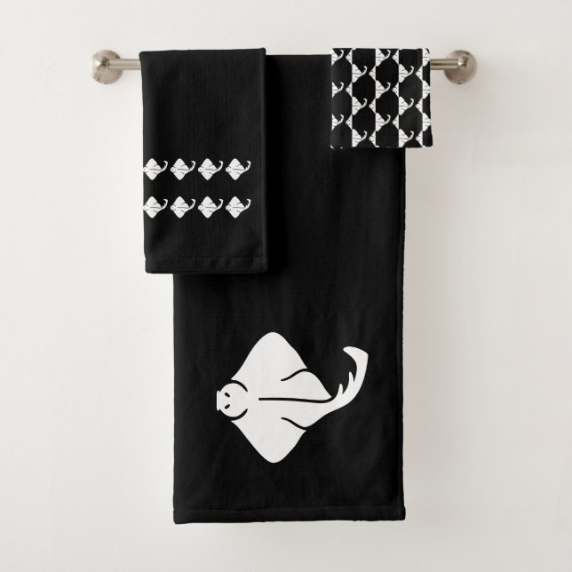 Small Sailboat Bathroom black white Towel Set (Insitu)