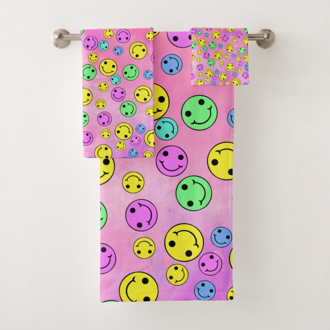 Smiling Faces Chem 5   Bath Towel Set (Insitu)