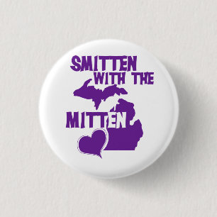 Smitten with the mitten 3 cm round badge