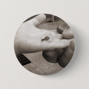 snail 6 cm round badge