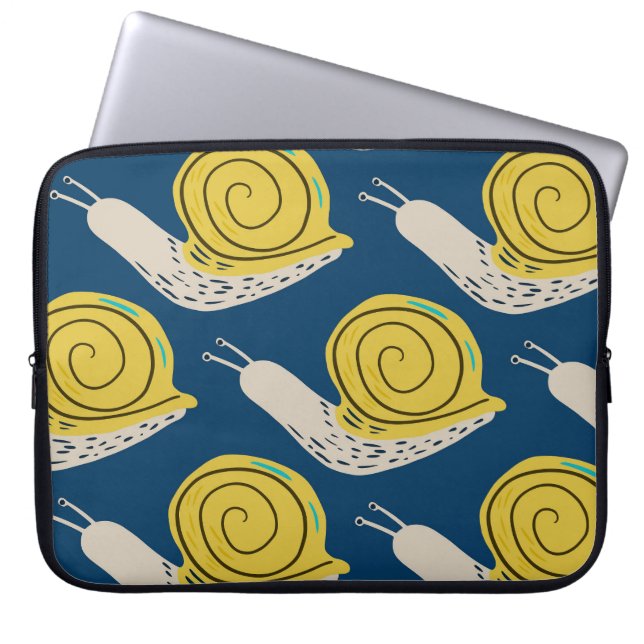 Snails silhouettes: yellow, pink pattern. laptop sleeve (Front)