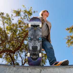 Snarling wolf head Skateboard