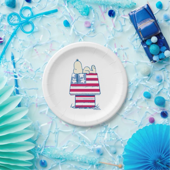 Snoopy on 4th of July Dog House Paper Plate (Party)