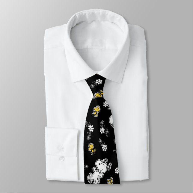 Snoopy & Woodstock Fun & Flowers Tie (Tied)