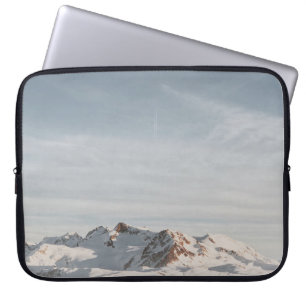 SNOW CAPPED MOUNTAIN AT DAYTIME LAPTOP SLEEVE