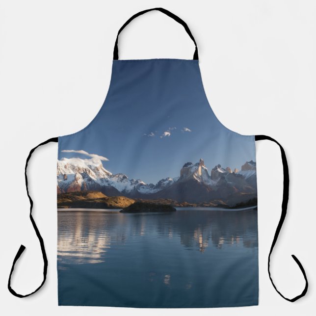 SNOW COVERED MOUNTAIN IN REFLECTIVE PHOTOGRAPHY APRON (Front)