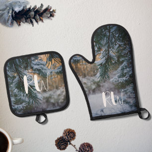 Snow-covered pine branches oven mitt & pot holder set