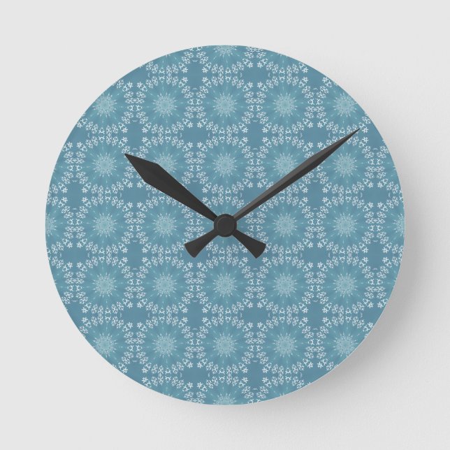 Snowing in my garden round clock (Front)