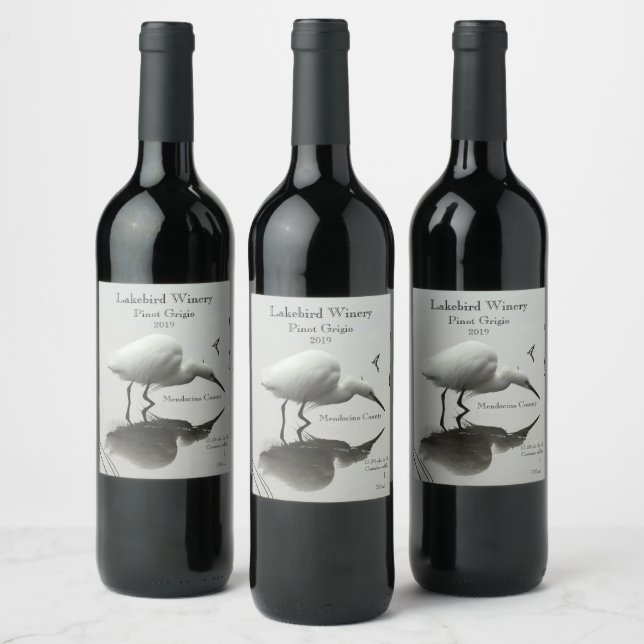 Snowy egret fishing wine label (Bottles)