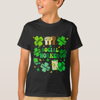 Social worker shamrock st patricks day social work T-Shirt
