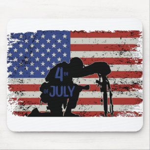 Soldier kneeling silhouette and American flag Mouse Pad