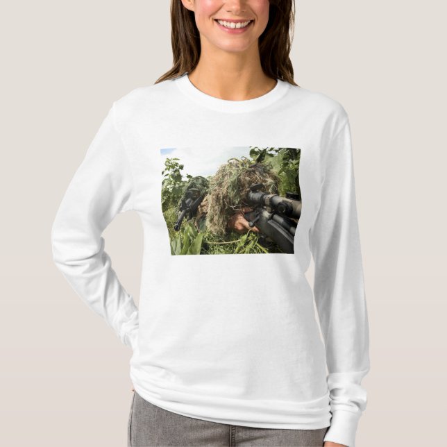 Soldiers dressed in ghillie suits T-Shirt (Front)