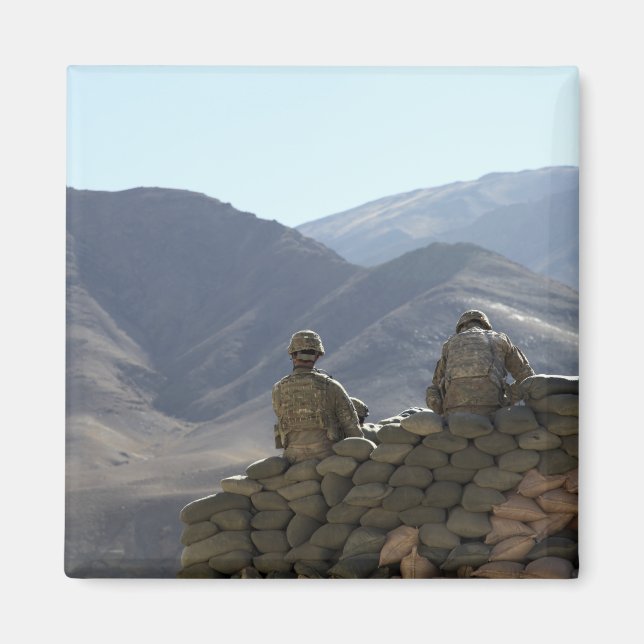 soldiers run communications equipment magnet (Front)