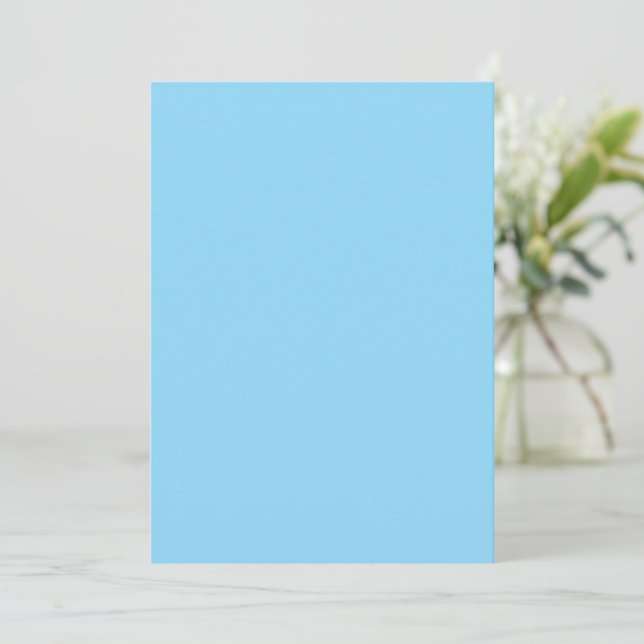 Solid light blue background evenly coloured (Standing Front)