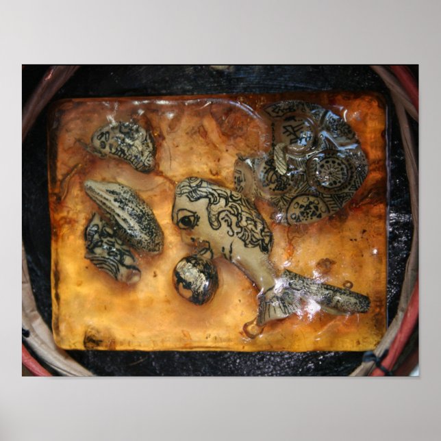 Something strange caught in the amber resin Poster (Front)