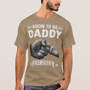 Soon To Be Daddy Est 2022 Retro Father's Day New D T-Shirt