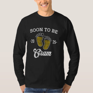 Soon To Be Gram Est 2025 Loading Baby Footprint T-Shirt