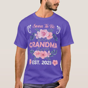 Soon To Be Grandma Est 2023 Pregnancy Announcement T-Shirt