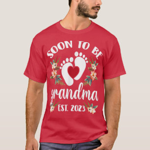 Soon To Be Grandma Est 2023 Pregnancy Announcement T-Shirt