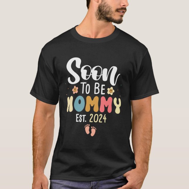 Soon to be Mommy 2024 Cute Floral First Time Mom P T-Shirt (Front)