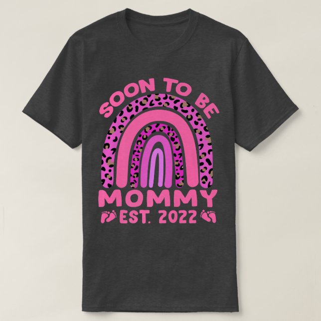 Soon To Be Mommy Est 2022 Pregnancy Pink Leopard R T-Shirt (Design Front)
