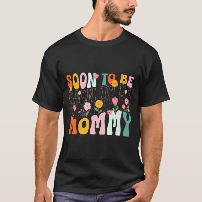 Soon To Be Mommy Est 2025 New Mom Pregnancy Announ T-Shirt (Front)