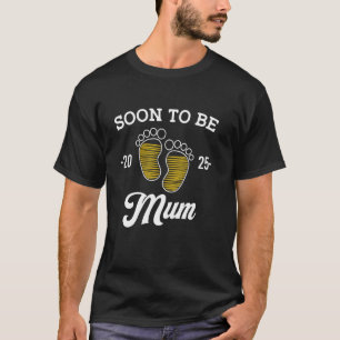 Soon To Be Mum Est 2025 Loading Baby Footprint T-Shirt