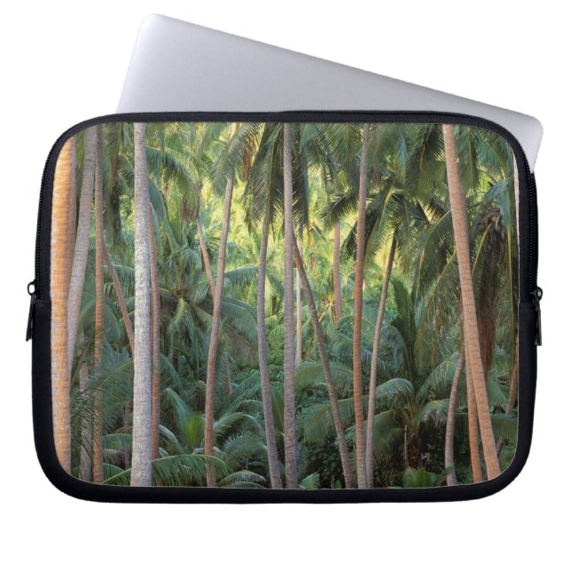 South Pacific, French Polynesia, Bora Bora. Laptop Sleeve (Front)