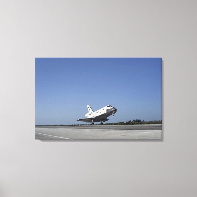 Space shuttle Atlantis approaching Runway 33 Canvas Print (Front)