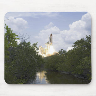 Space Shuttle Atlantis lifts off 25 Mouse Pad
