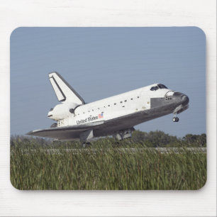 Space shuttle Atlantis touches down on Runway 3 Mouse Pad