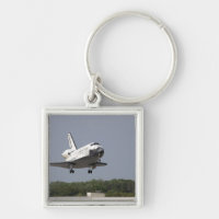 Space Shuttle Discovery approaches landing 2