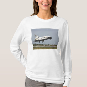 Space Shuttle Discovery approaches landing 3 T-Shirt