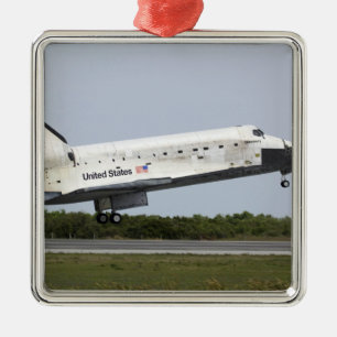 Space Shuttle Discovery approaches landing 4 Metal Tree Decoration