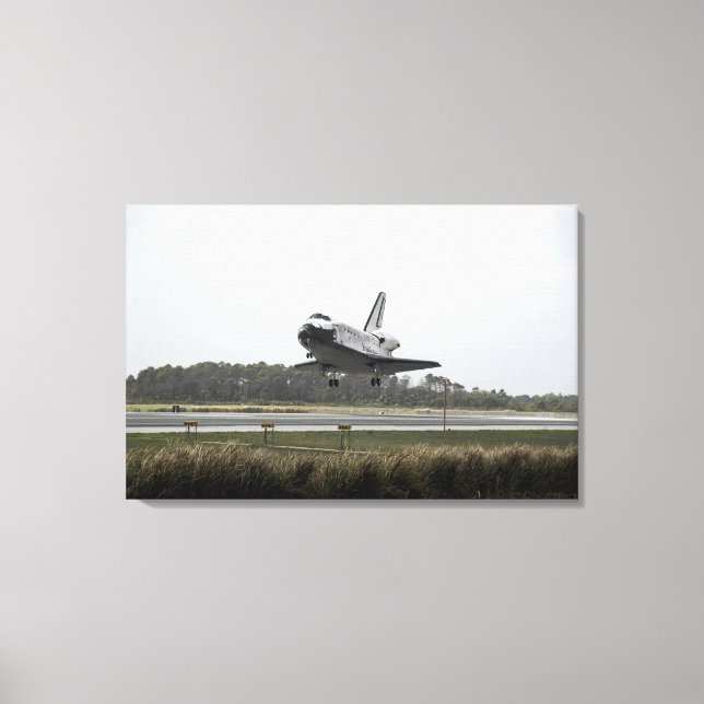 Space Shuttle Discovery approaches landing Canvas Print (Front)