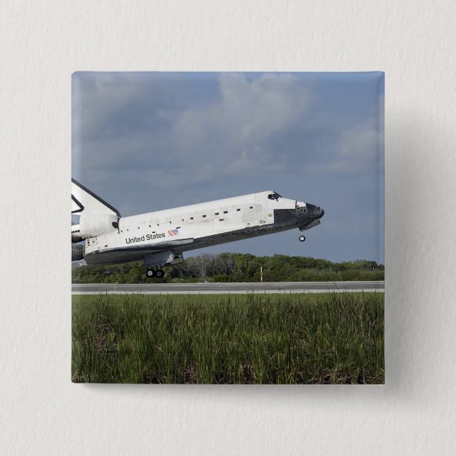 Space shuttle Discovery lands on Runway 33 15 Cm Square Badge (Front)