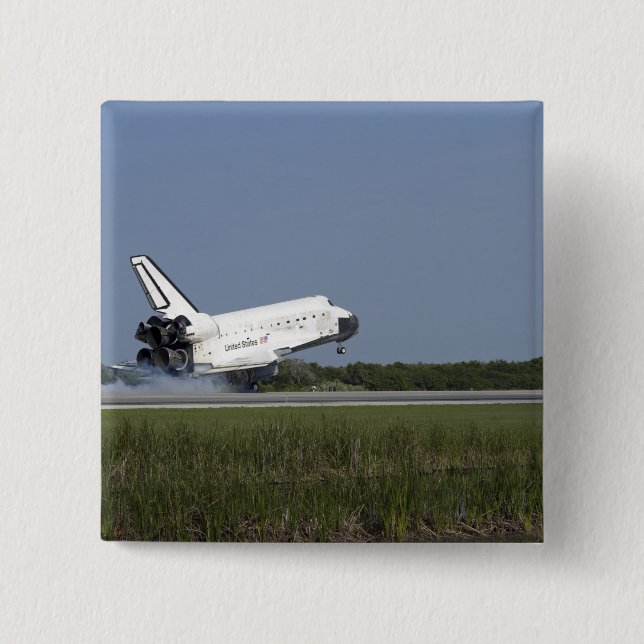 Space shuttle Discovery lands on Runway 33 4 15 Cm Square Badge (Front)