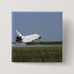 Space shuttle Discovery lands on Runway 33 4 15 Cm Square Badge