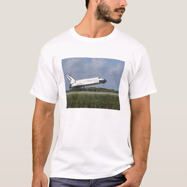 Space shuttle Discovery lands on Runway 33 T-Shirt (Front)